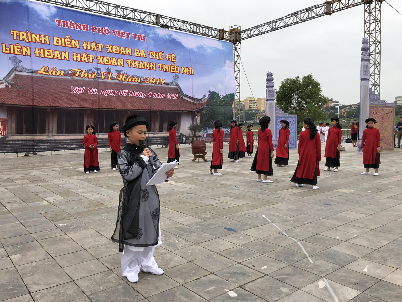 Tưng bừng liên hoan 'Trình diễn hát xoan ba thế hệ'