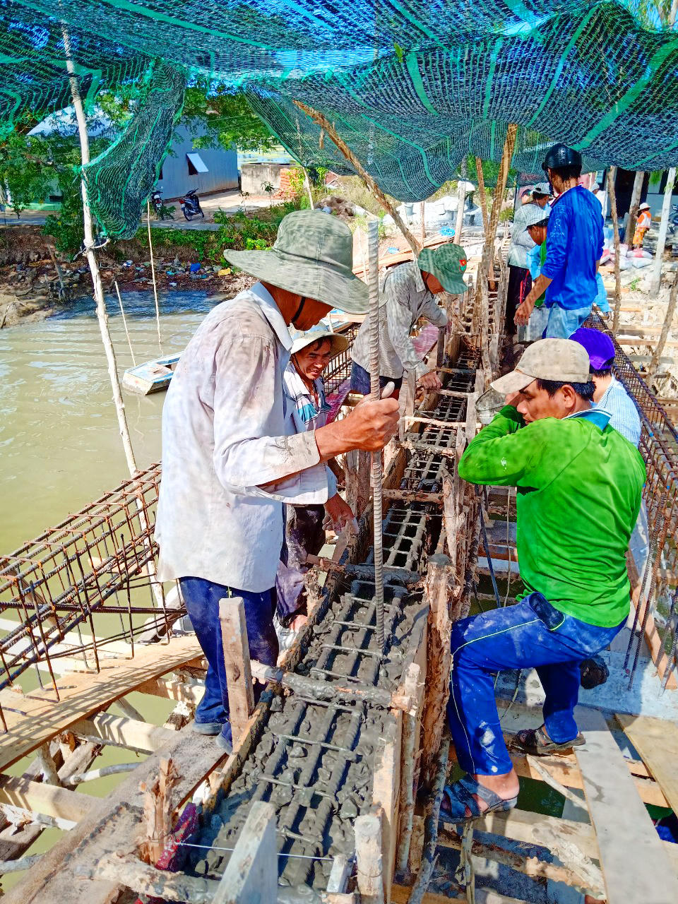 Những cây cầu từ thiện của lão nông Năm Rô