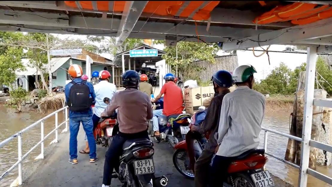 Phà Vàm Xáng: Người dân bức xúc vì thu phí quá cao