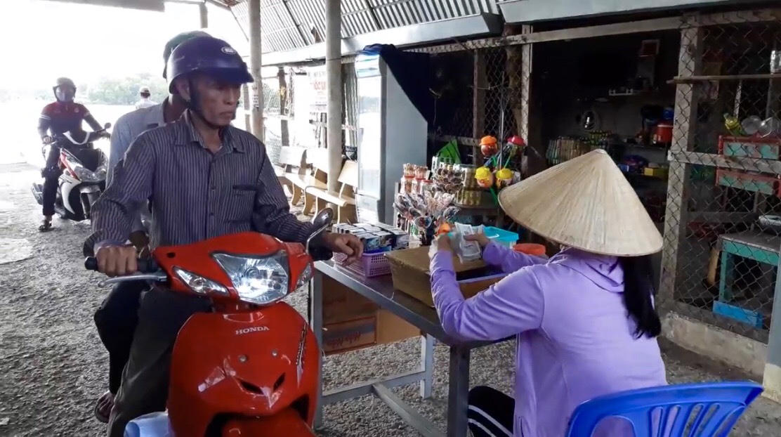 Phà Vàm Xáng: Người dân bức xúc vì thu phí quá cao