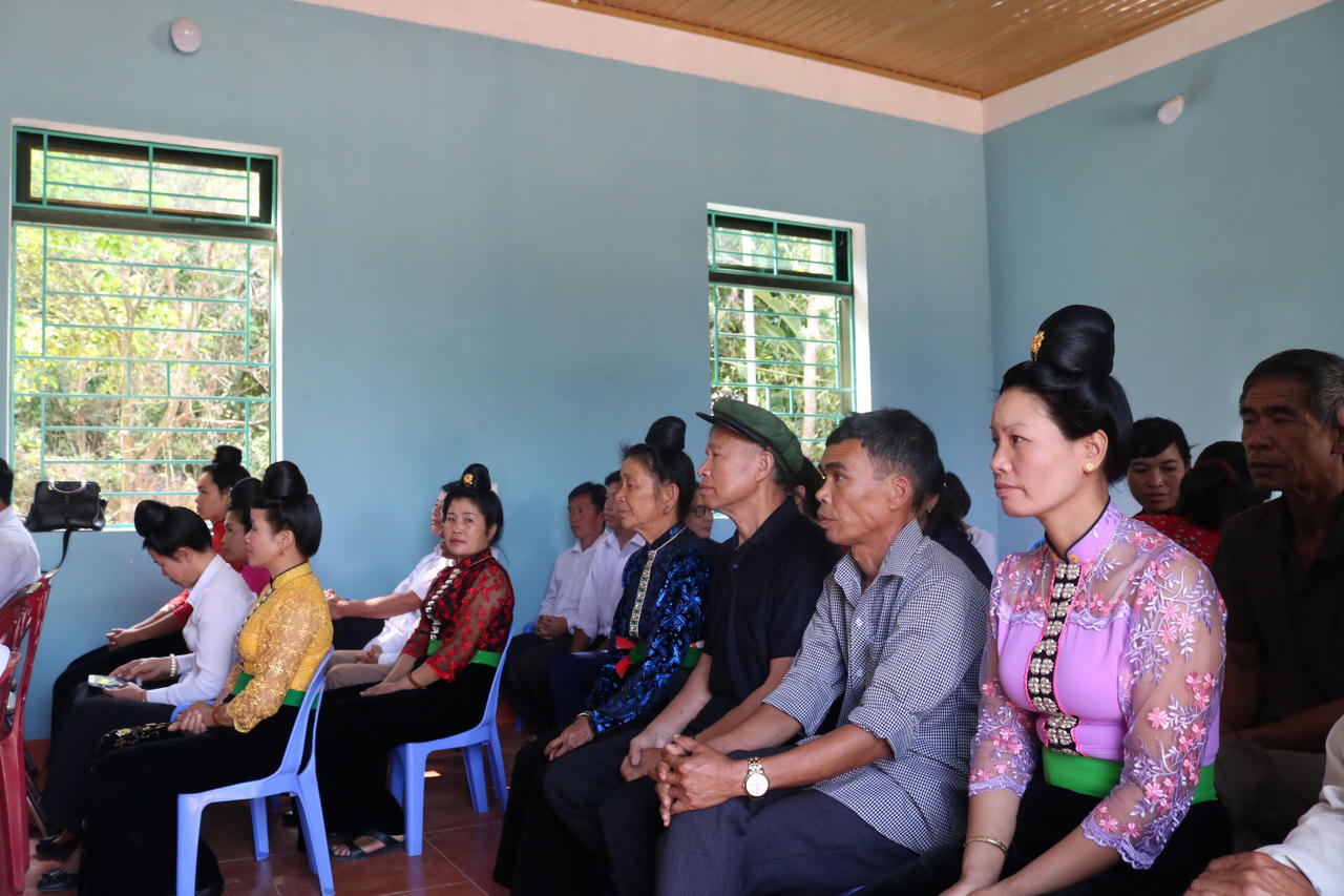 Báo Pháp Luật Việt Nam trao tặng 2 Nhà văn hóa cho người dân Điện Biên