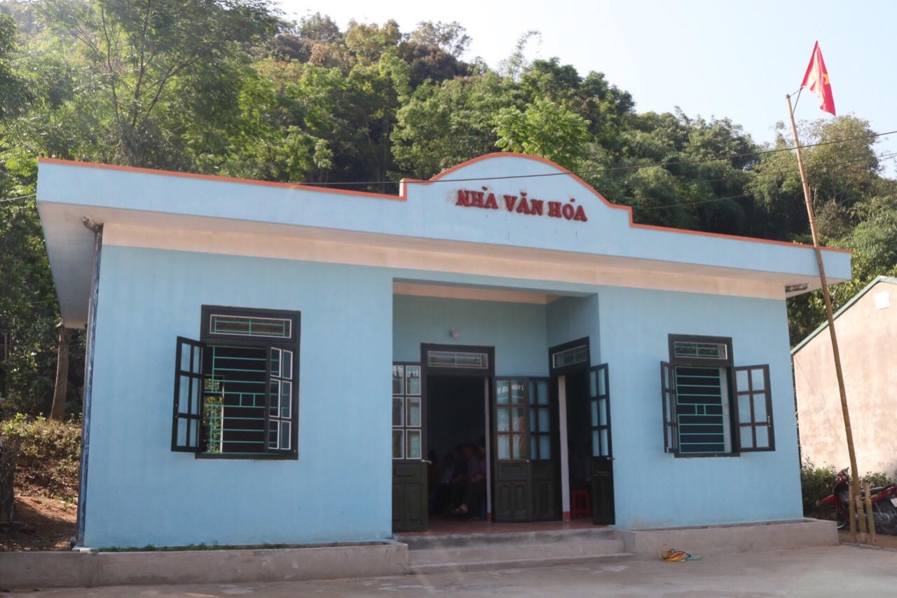 Báo Pháp Luật Việt Nam trao tặng 2 Nhà văn hóa cho người dân Điện Biên