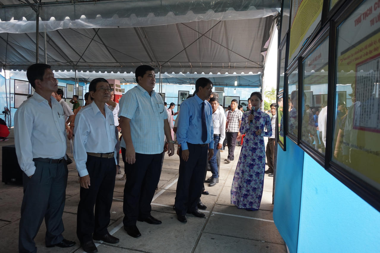 Triển lãm 'Hoàng Sa, Trường Sa của Việt Nam - Những bằng chứng lịch sử và pháp lý' tại Bạc Liêu 