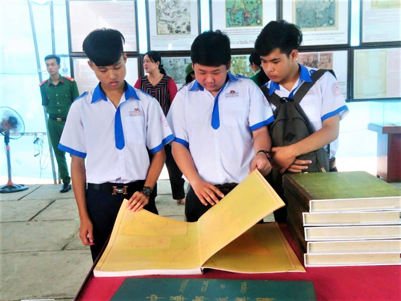 Triển lãm 'Hoàng Sa, Trường Sa của Việt Nam - Những bằng chứng lịch sử và pháp lý' tại Bạc Liêu 