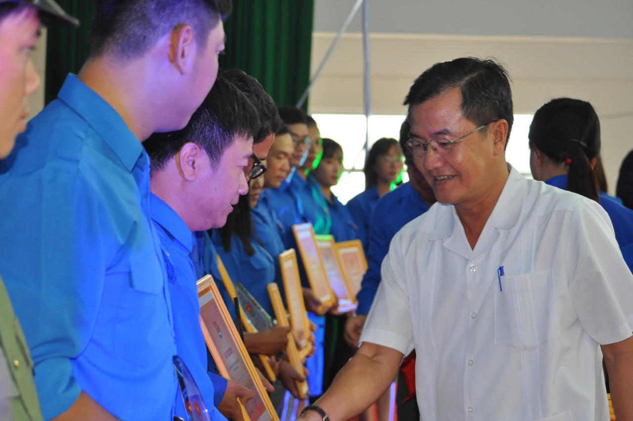 Tỉnh Kiên Giang tuyên dương tập thể và cá nhân tiên tiến học tập và làm theo lời Bác