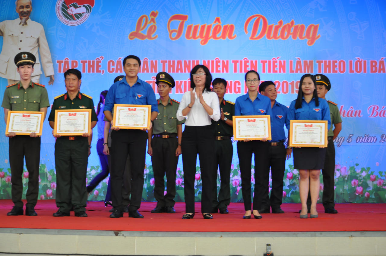 Tỉnh Kiên Giang tuyên dương tập thể và cá nhân tiên tiến học tập và làm theo lời Bác