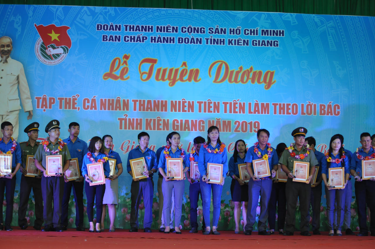 Tỉnh Kiên Giang tuyên dương tập thể và cá nhân tiên tiến học tập và làm theo lời Bác