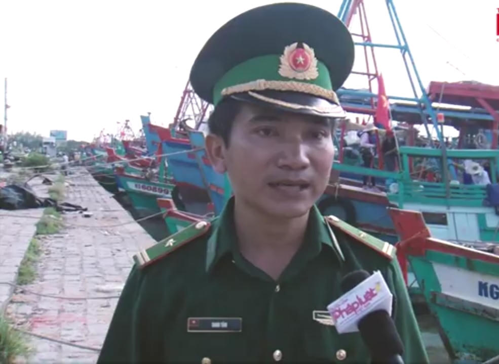 Thiêng liêng lá cờ đỏ sao vàng giữa trùng khơi ngư trường Tổ quốc