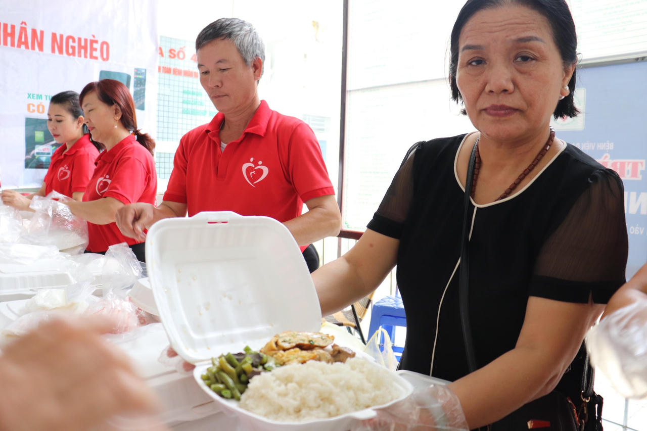 Chương trình thiện nguyện 'Chung tay vì bệnh nhân nghèo'“