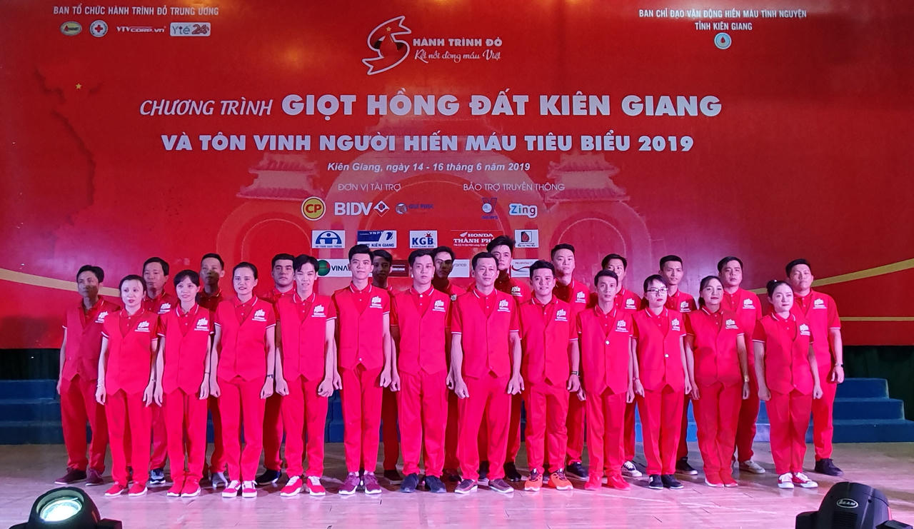 Tôn vinh 73 tấm gương tiêu biểu 'Giọt hồng đất Kiên Giang'