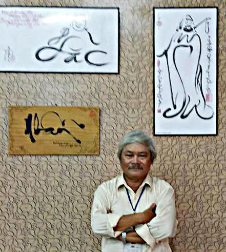 Người đắm say với thư họa danh nhân