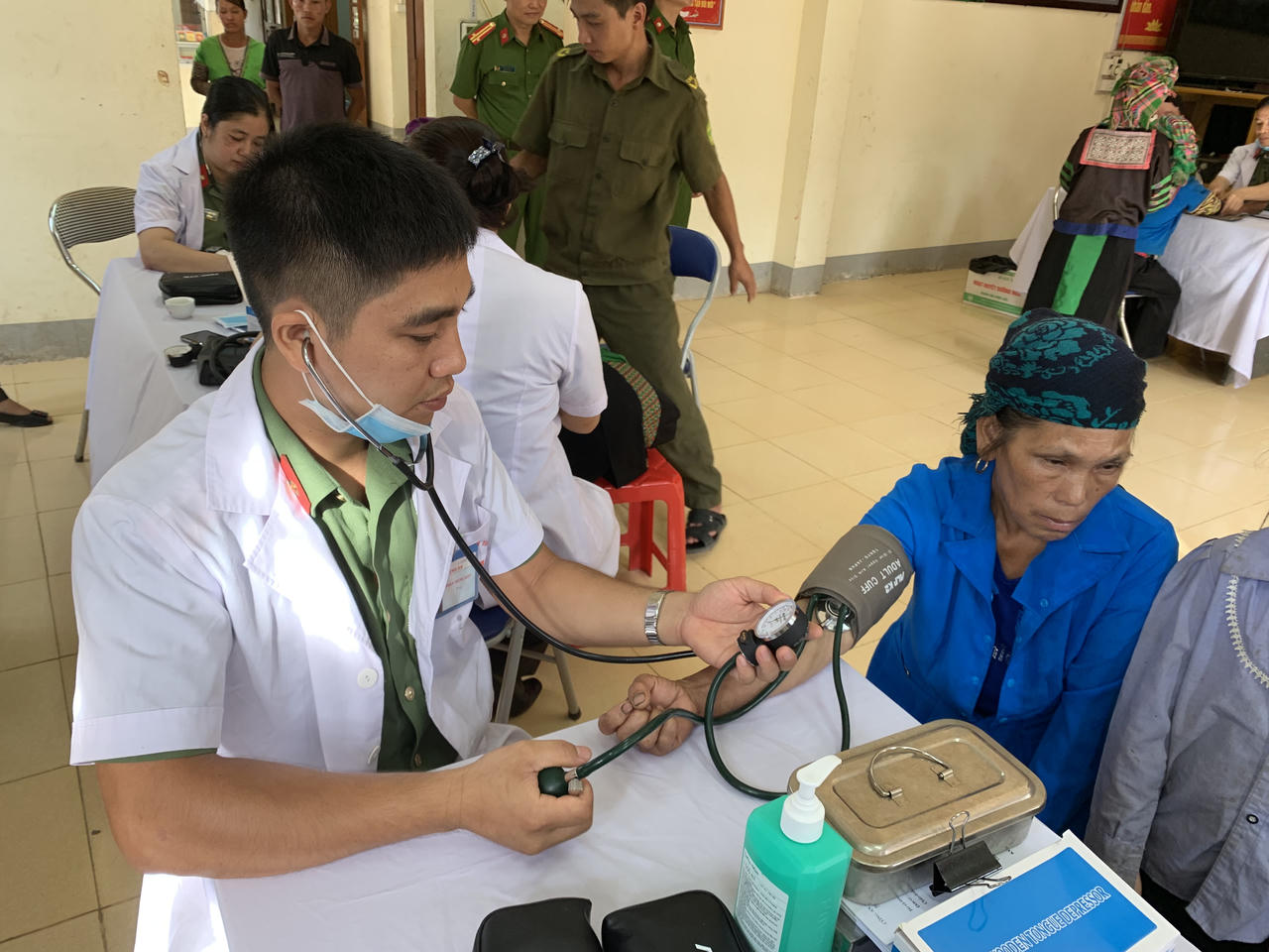 Công an tỉnh Lào Cai tổ chức chương trình thiện nguyện Hè về trên rẻo cao tại xã Nậm Chày