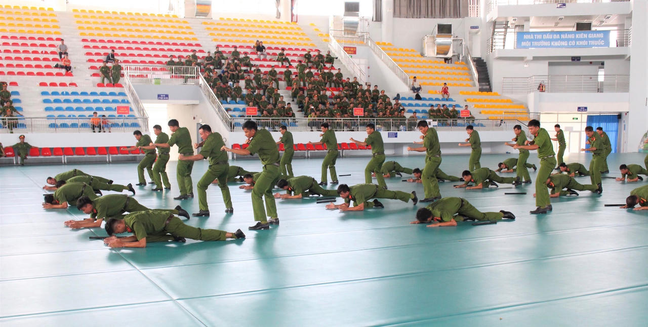 Đội Cà Mau và Kiên Giang lọt chung kết Hội thi điều lệnh, bắn súng, võ thuật công an