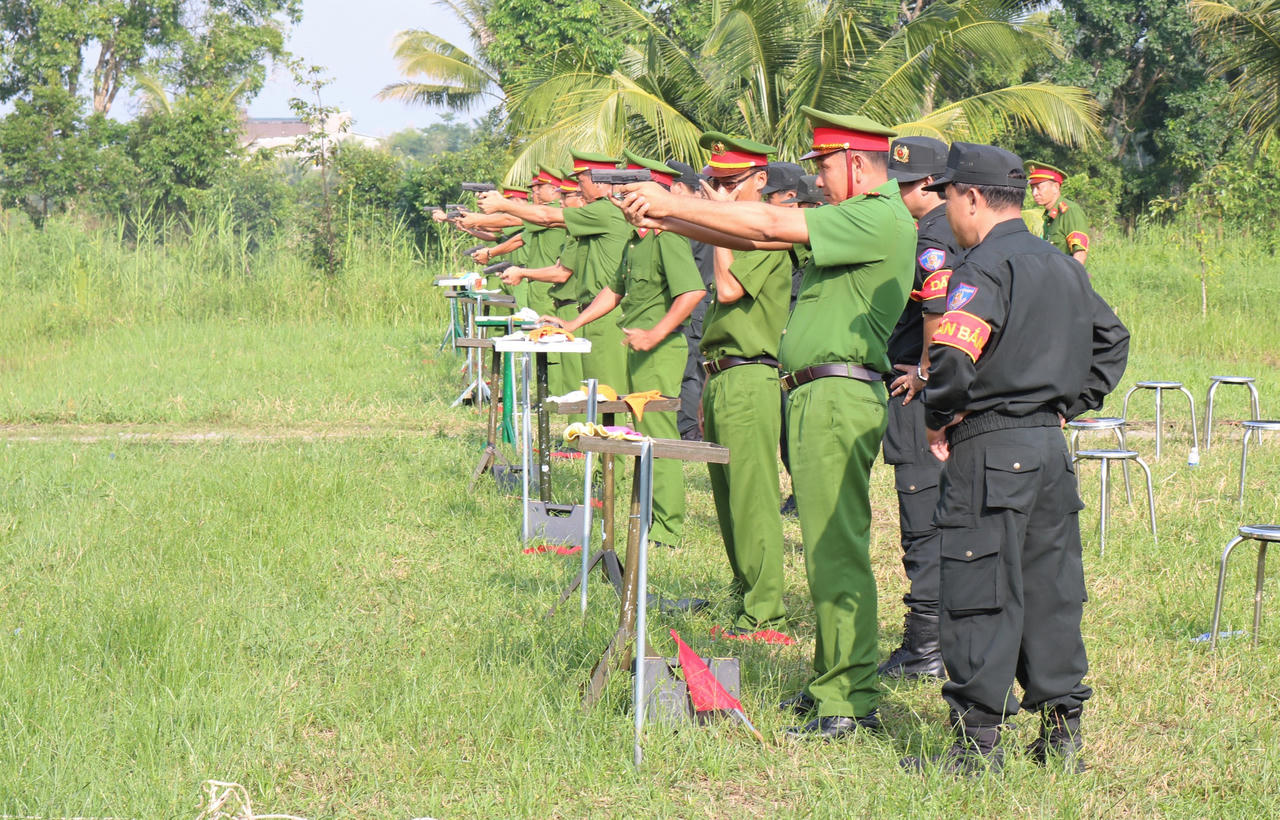 Đội Cà Mau và Kiên Giang lọt chung kết Hội thi điều lệnh, bắn súng, võ thuật công an