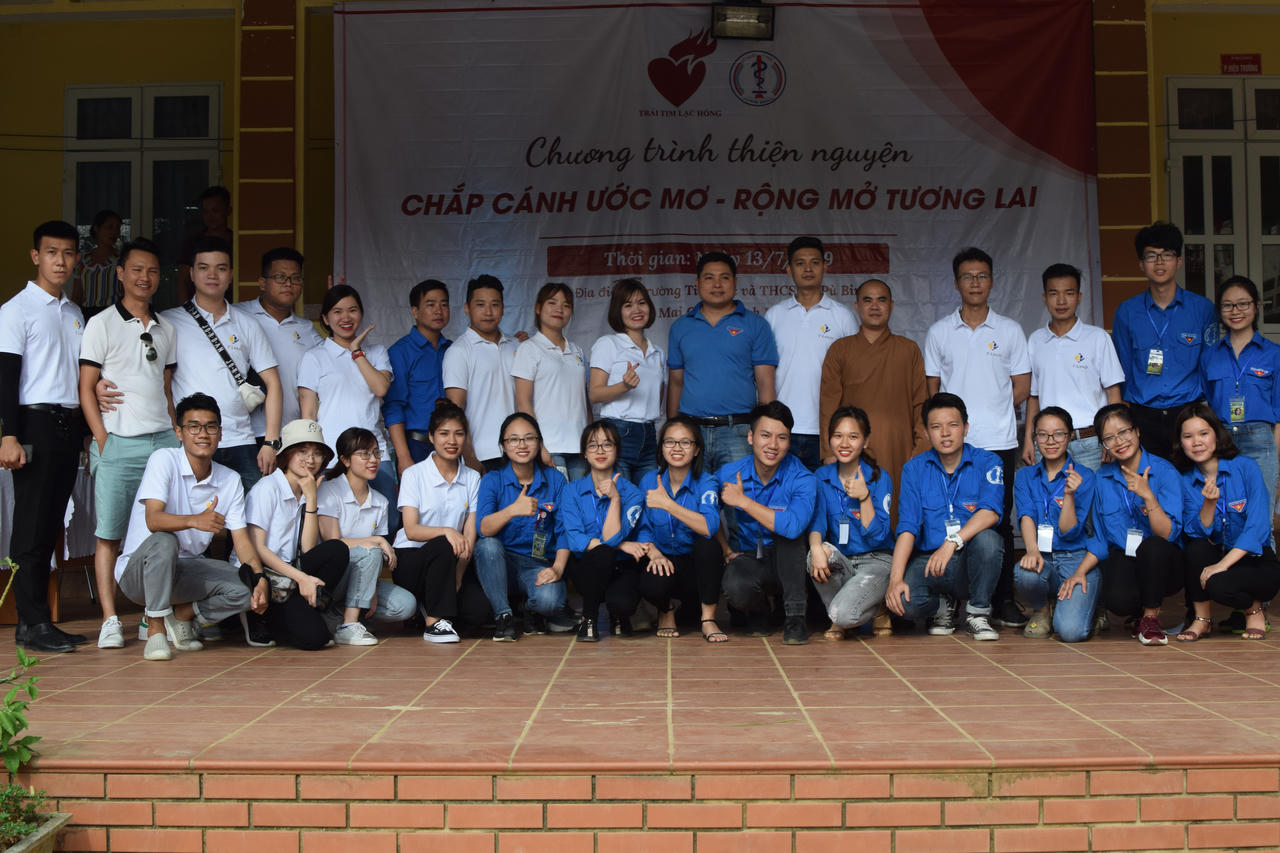 “Chắp cánh ước mơ” cho những học sinh nghèo hiếu học huyện Mai Châu – Hòa Bình