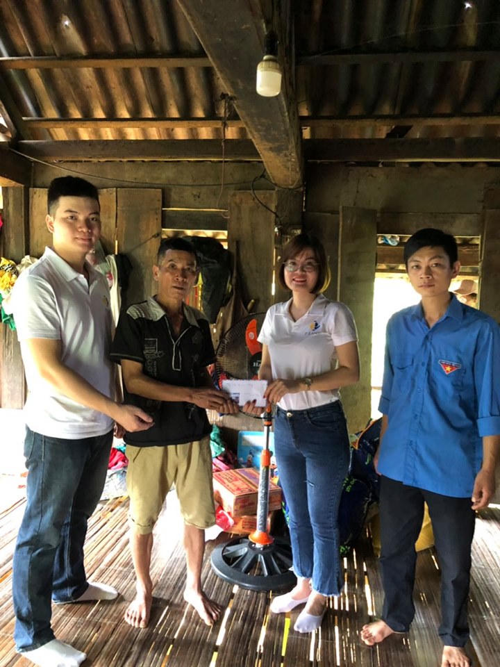 “Chắp cánh ước mơ” cho những học sinh nghèo hiếu học huyện Mai Châu – Hòa Bình