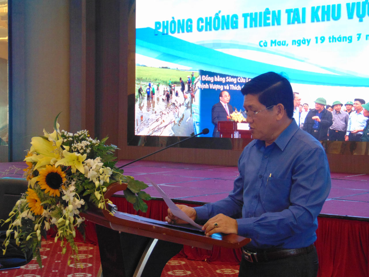 Họp bàn chống thiên tai và phát động trồng rừng ngập mặn tại Cà Mau