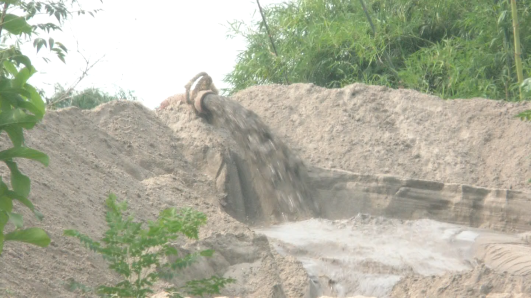 Yên Bái: 'Thế lực” nào bảo kê cho việc ngang nhiên khai thác cát trái phép?