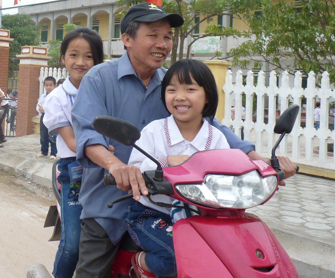 “Vết thương làng” sau khi người trẻ ồ ạt bỏ quê ra phố mưu sinh 