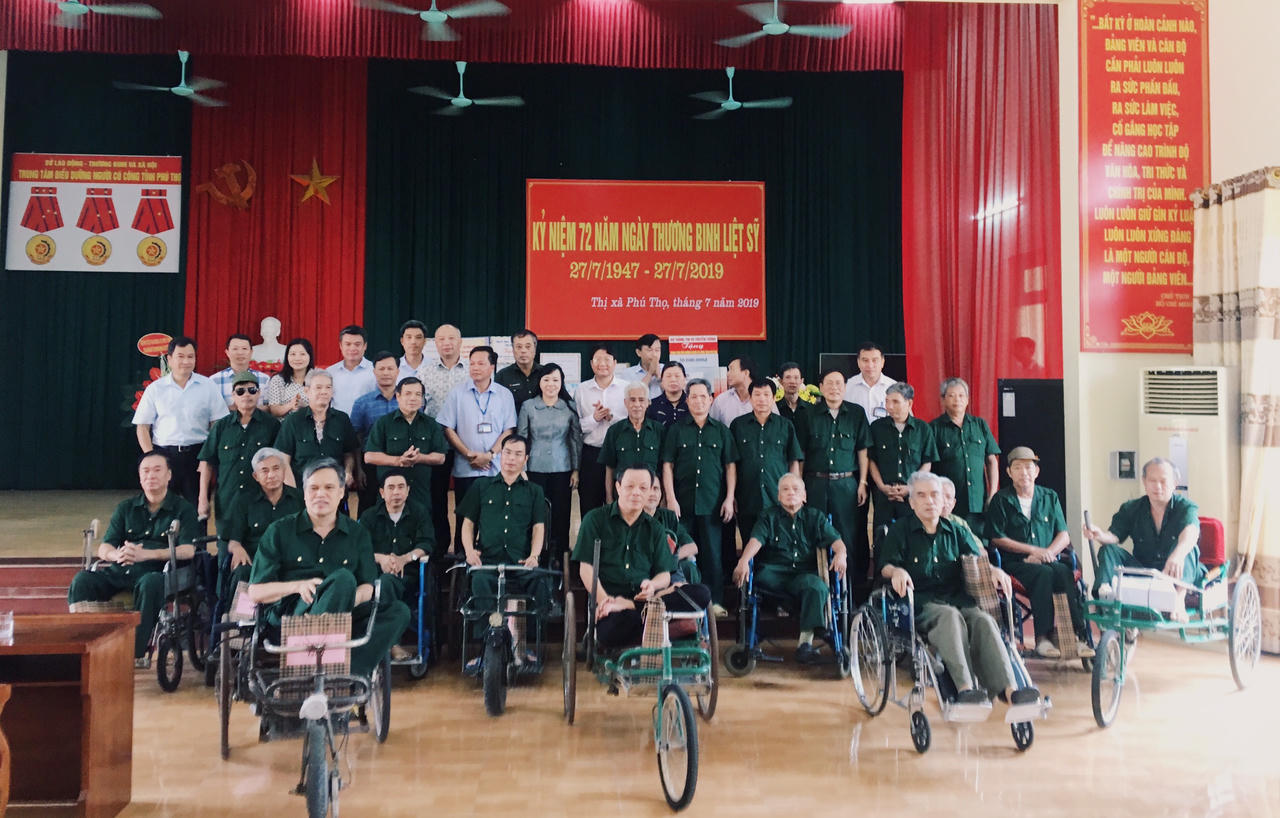 Bộ trưởng Bộ Y tế thăm Trung tâm điều dưỡng người có công tỉnh Phú Thọ