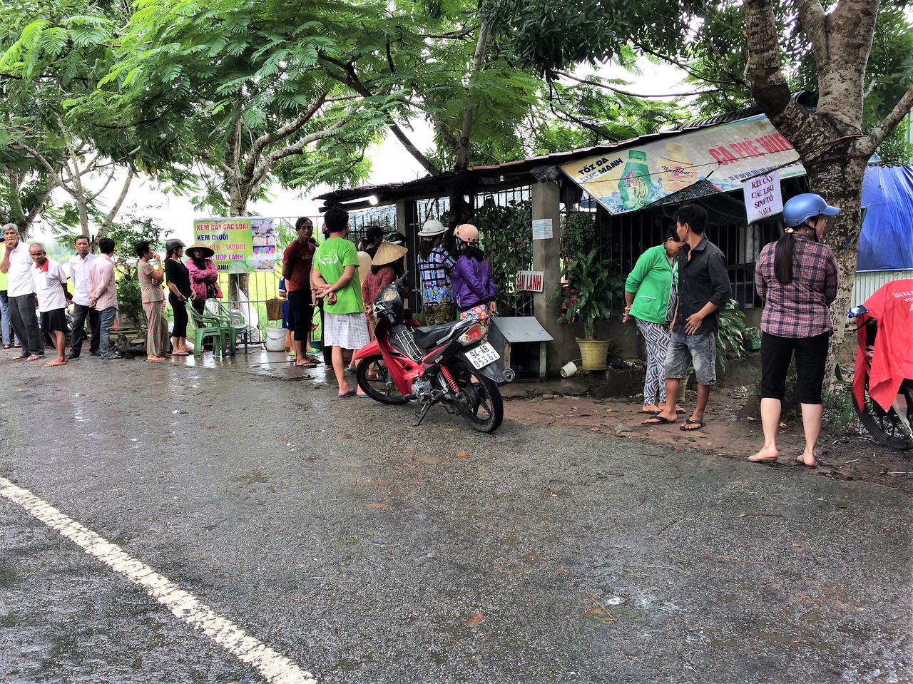 Cãi nhau với chồng, bà chủ lò bánh mì treo cổ tự vẫn