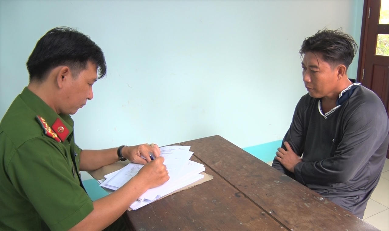 Không được chia đất, con rể đâm cha vợ trọng thương 