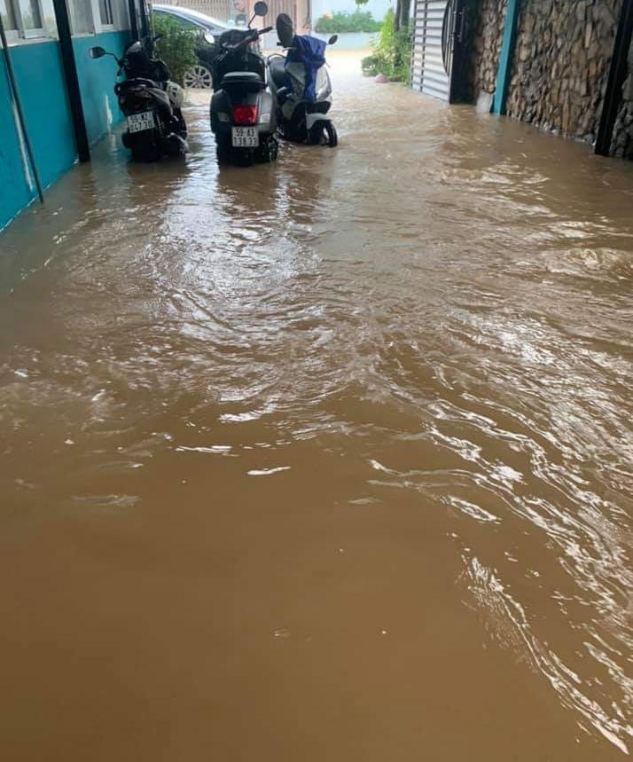 Phú Quốc căng mình trong trận ngập lịch sử 