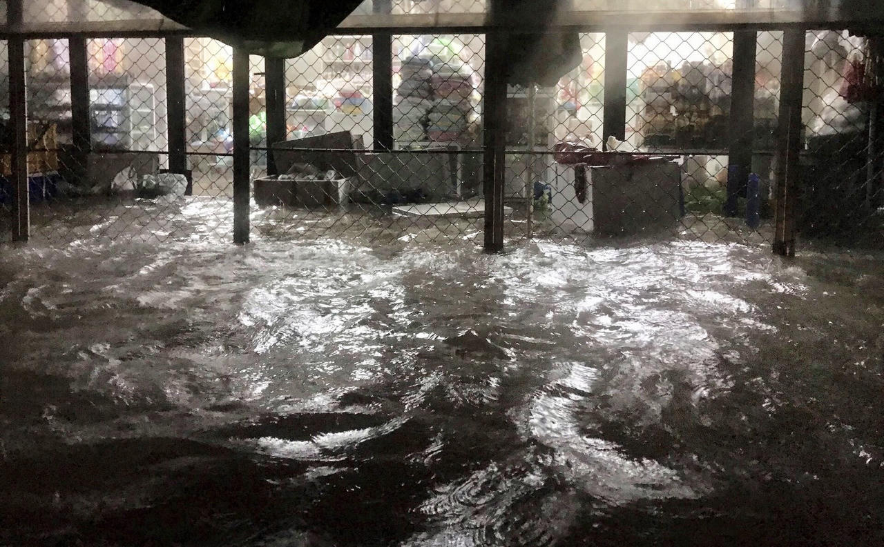 Phú Quốc căng mình trong trận ngập lịch sử 