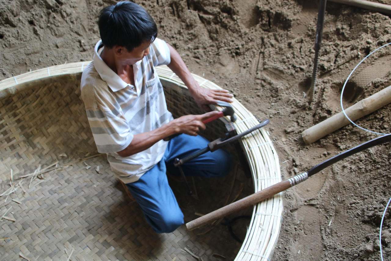 Đôi vợ chồng đưa thúng chai vươn ra thế giới   