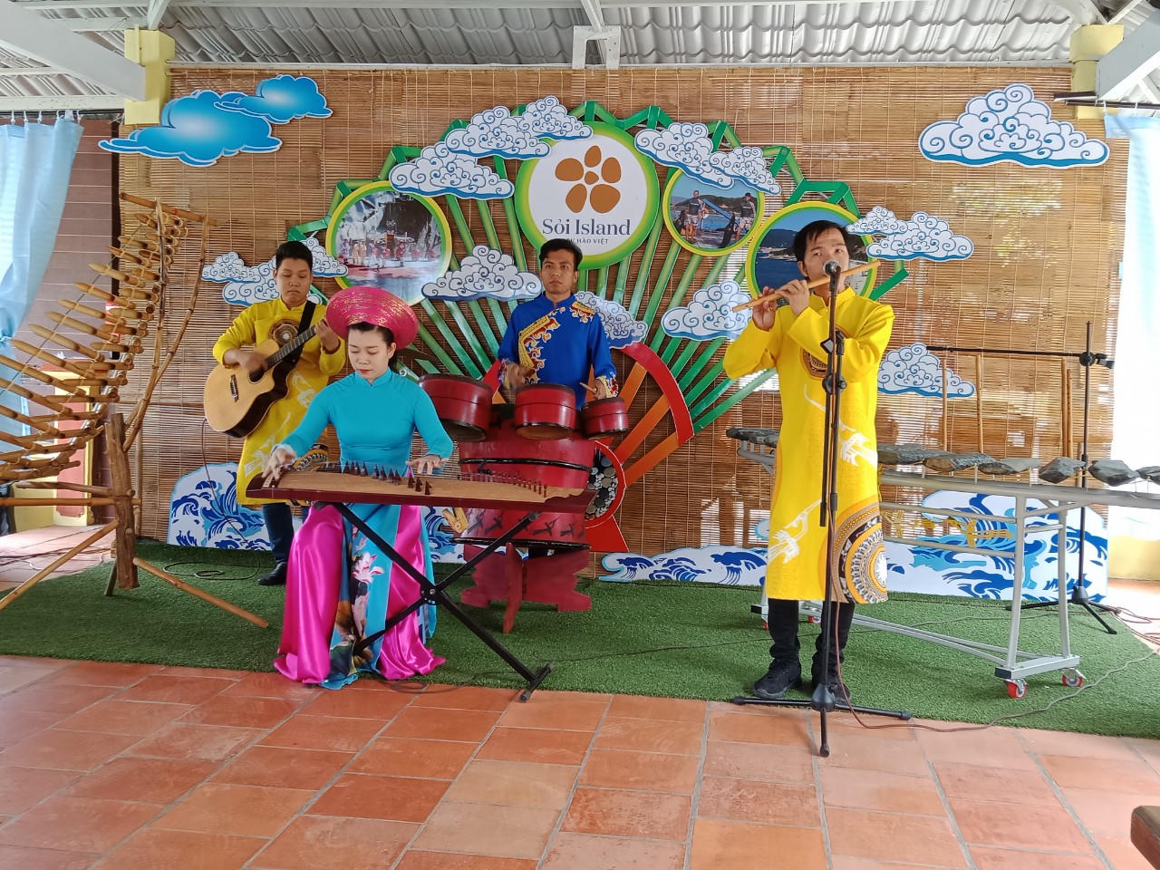 Vui quên lối về ở thiên đường du lịch Hòn Sỏi – Island