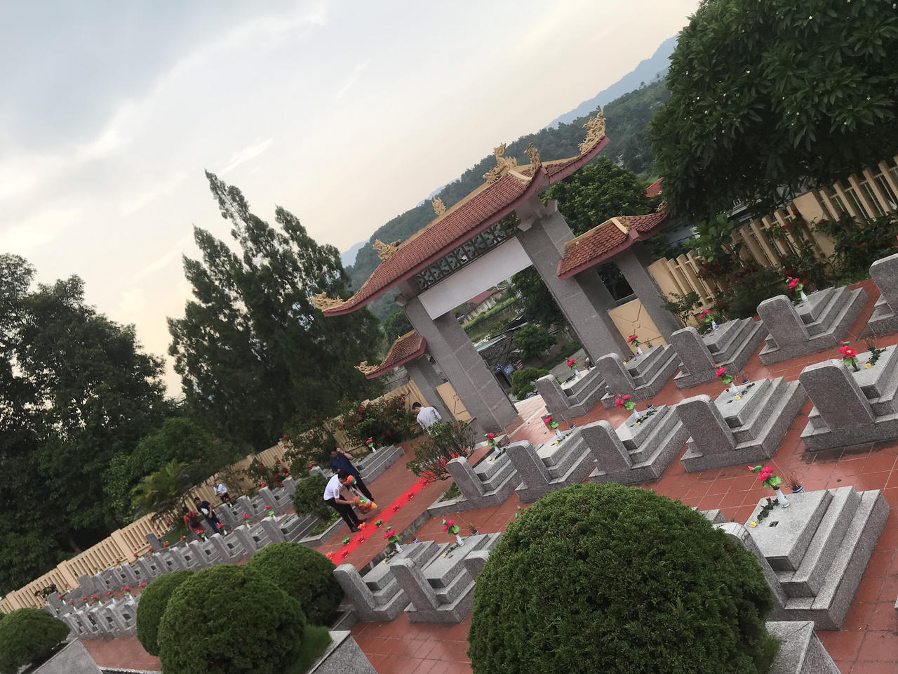 Lễ cầu siêu các anh hùng liệt sĩ tại nghĩa trang liệt sĩ Bát Xát