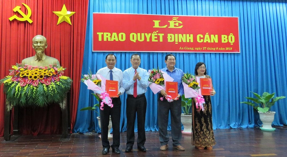 Ban Thường vụ Tỉnh ủy An Giang trao các quyết định về công tác cán bộ