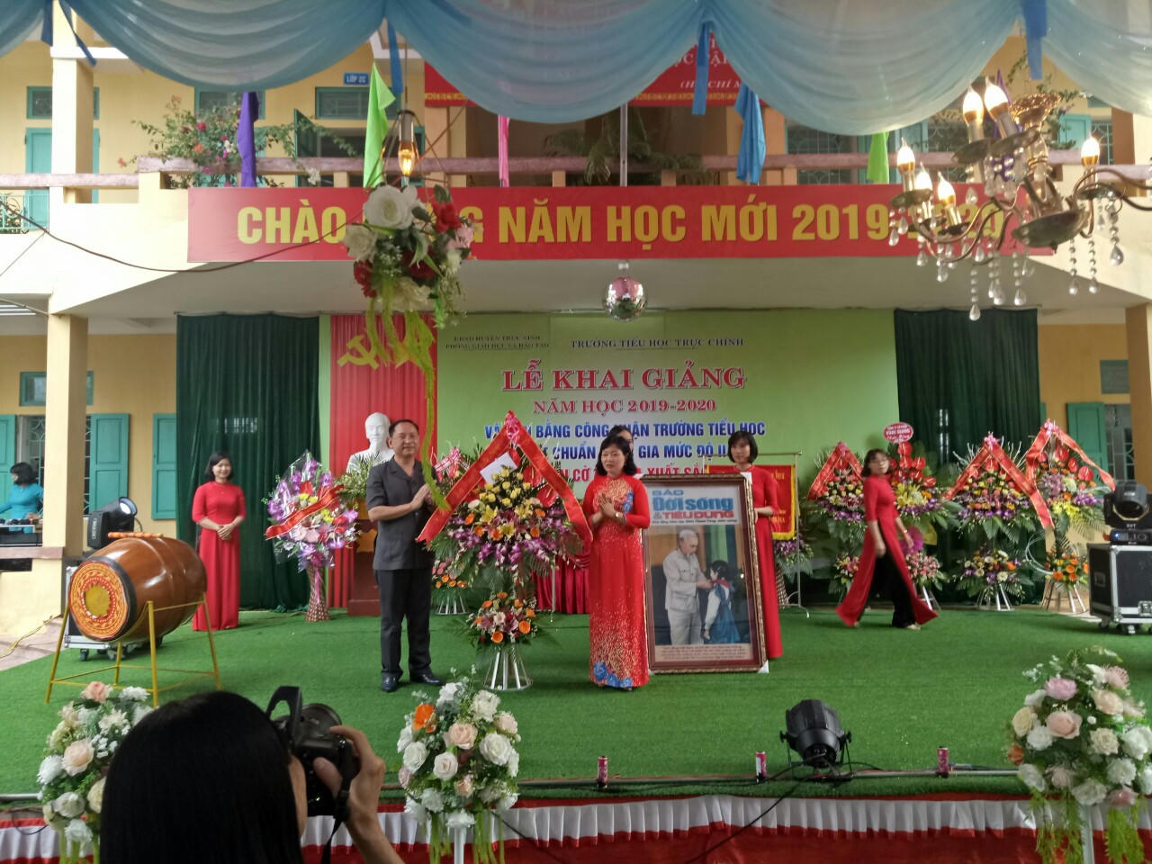 Các tỉnh miền Bắc tưng bừng khai giảng năm học mới