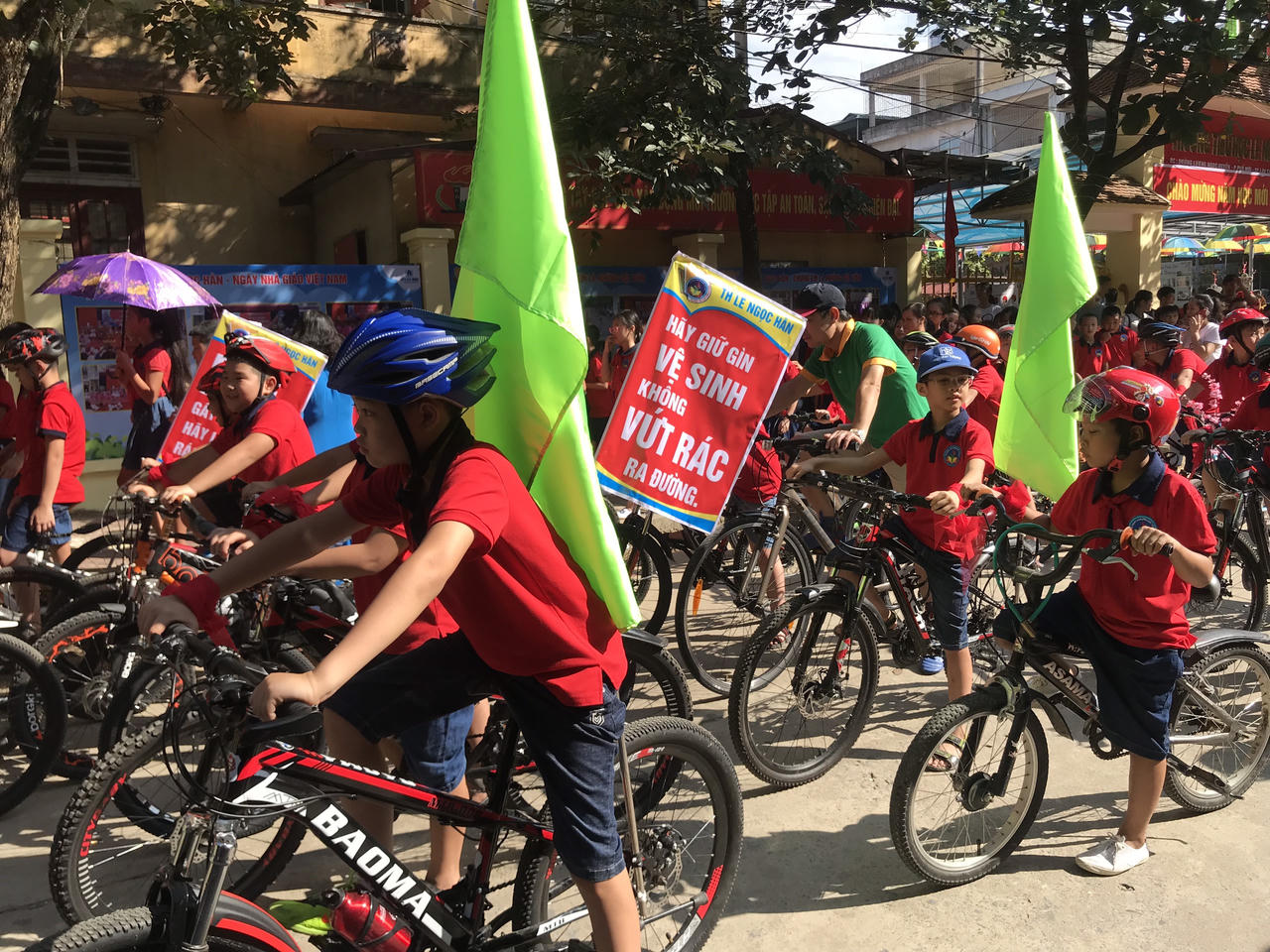 Các tỉnh miền Bắc tưng bừng khai giảng năm học mới