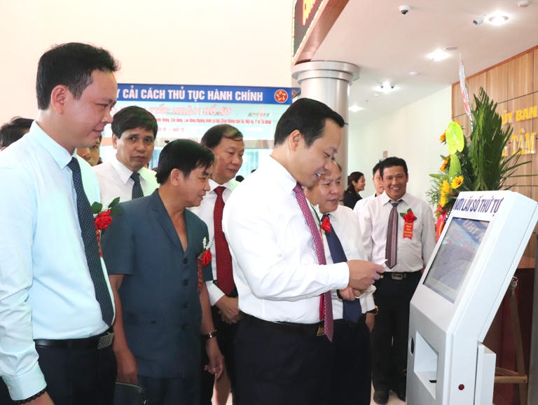 Lai Châu khai trương Trung tâm phục vụ hành chính công và ra mắt Hiệp hội Doanh nghiệp tỉnh