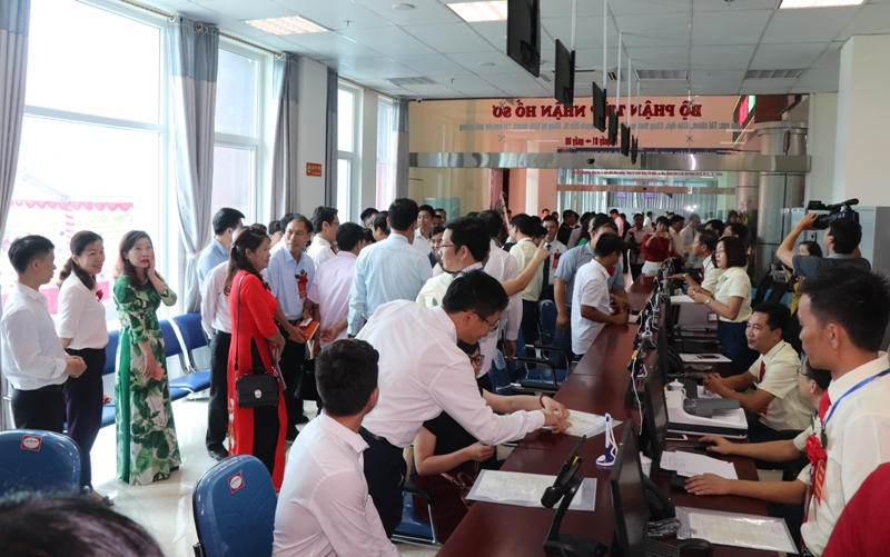 Lai Châu khai trương Trung tâm phục vụ hành chính công và ra mắt Hiệp hội Doanh nghiệp tỉnh