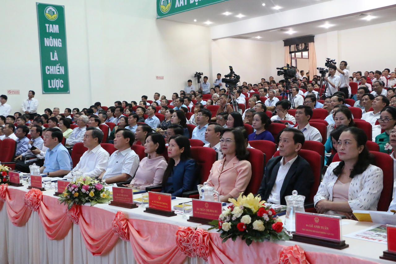 Đông Nam Bộ và ĐBSCL không được thỏa mãn với thành tích xây dựng nông thôn mới  