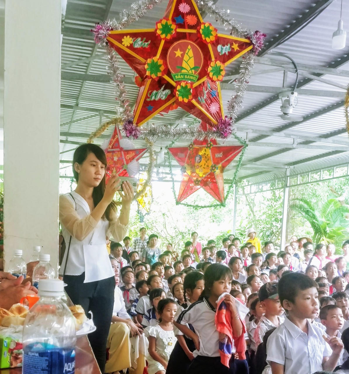 Báo Pháp Luật Việt Nam tặng quà trung thu học sinh trường tiểu học Giàn Gừa – Hòn Đất