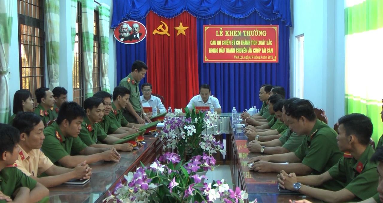 Thưởng lực lượng phá án 'lừa tình trên Zalo để cướp tài sản'