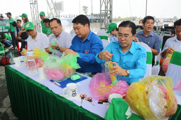 Thanh niên Kiên Giang nói không với rác thải nhựa