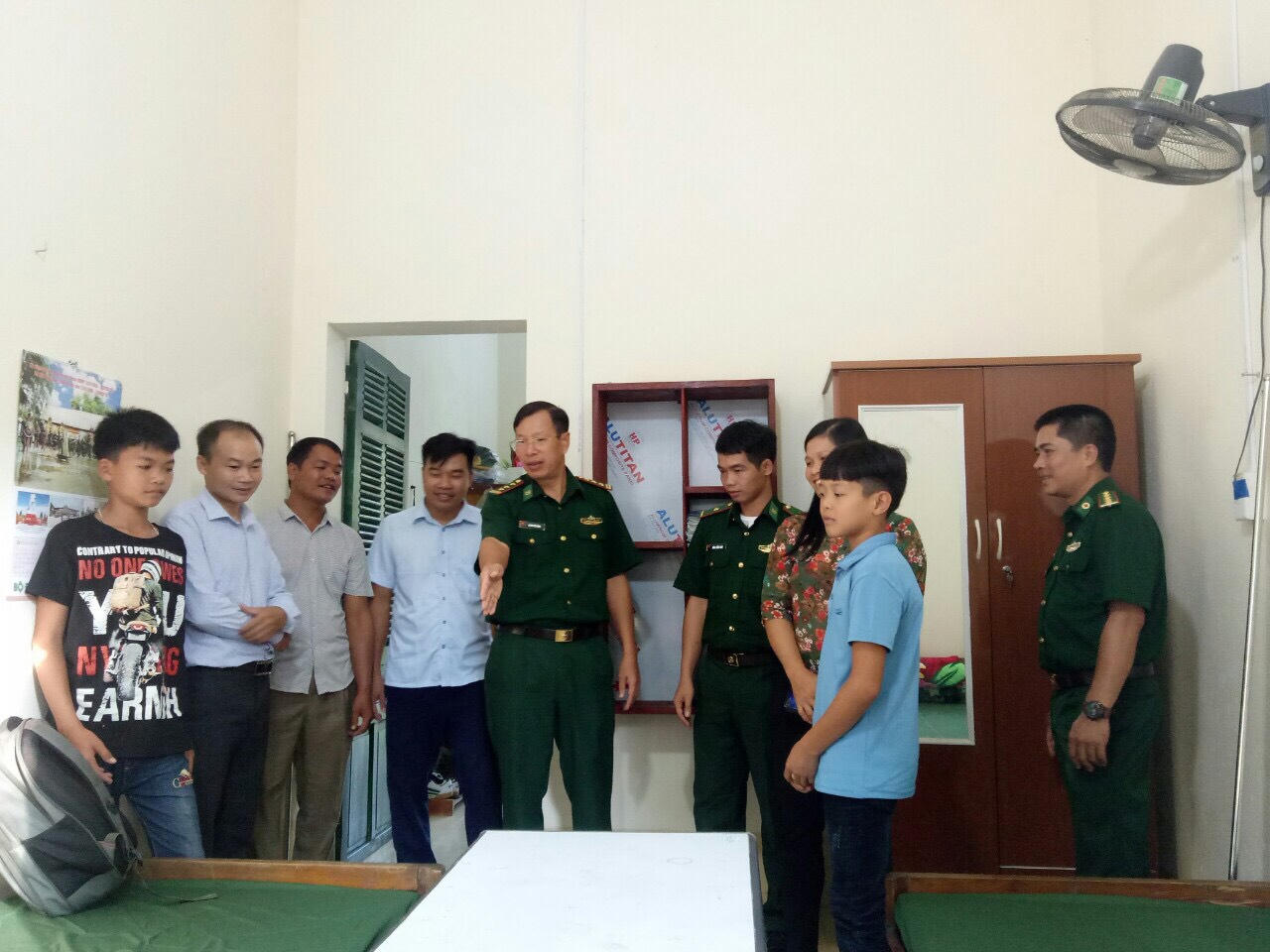 Đồn Biên phòng Cửa khẩu Lý Vạn (Cao Bằng) nhận nuôi 2 trẻ mồ côi  