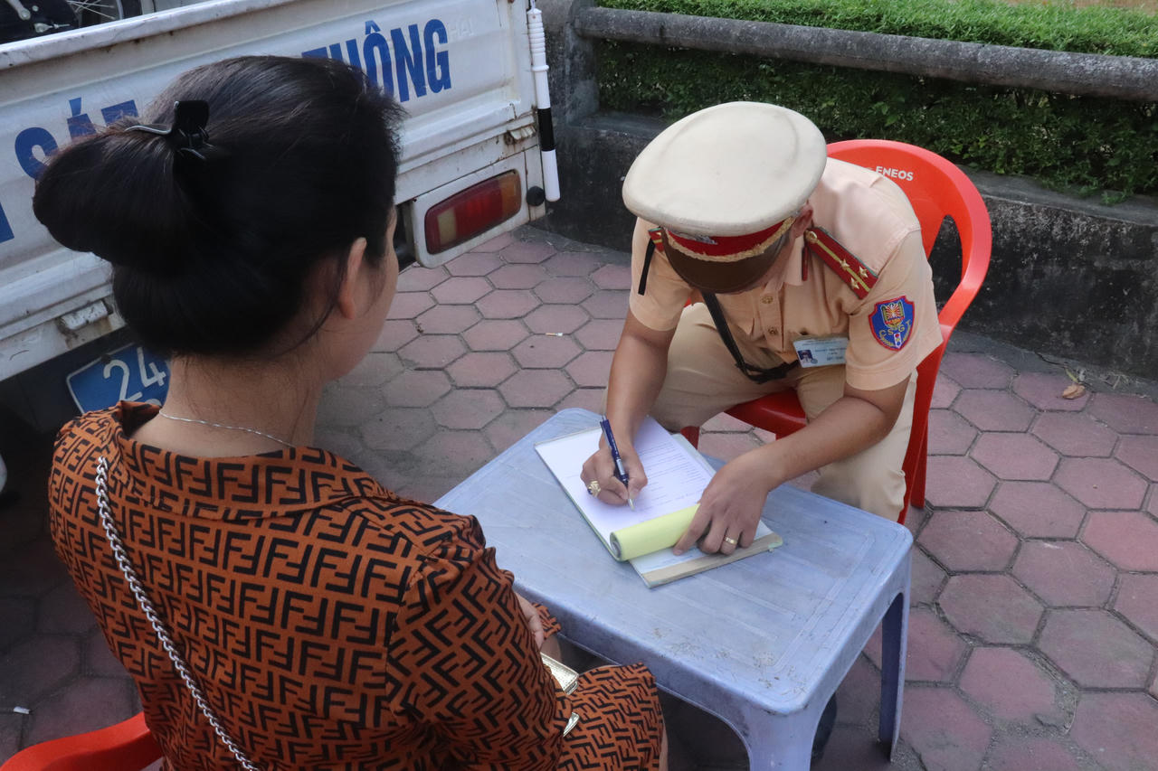 CSGT Công an TP Lào Cai đẩy mạnh ứng dụng công nghệ thông tin, nâng cao hiệu quả công tác  