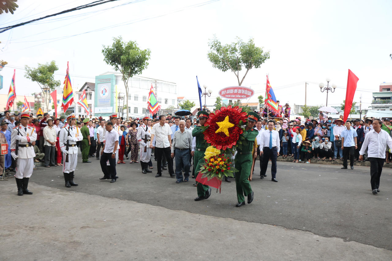 Tưng bừng lễ hội Đình thần Nguyễn Trung Trực