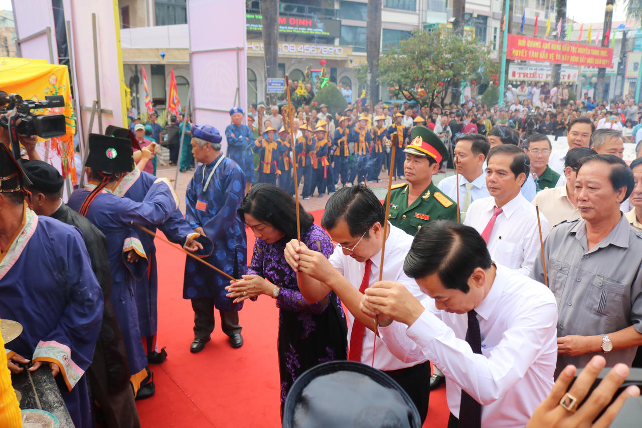 Tưng bừng lễ hội Đình thần Nguyễn Trung Trực
