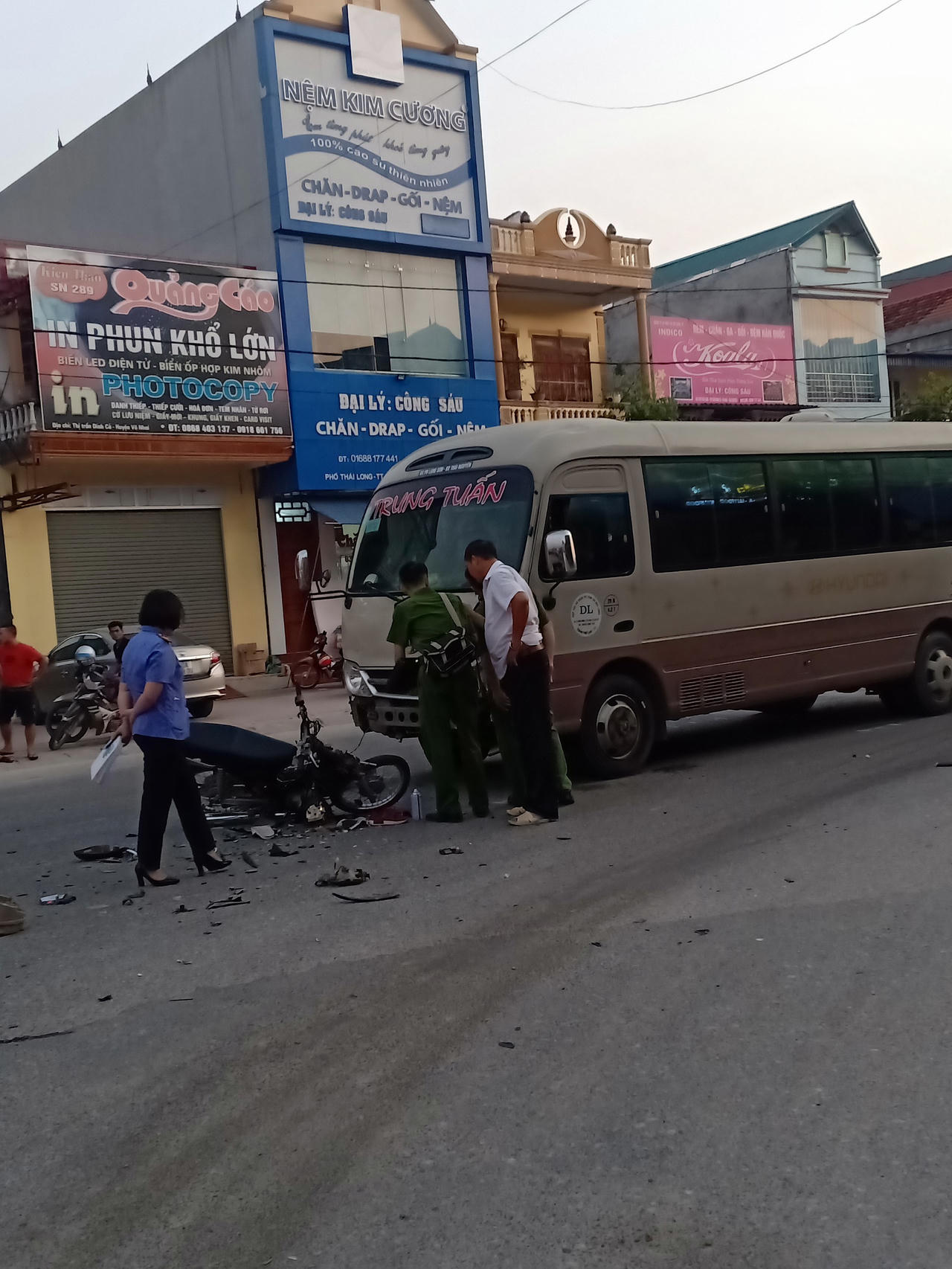 Ô tô khách lấn đường khiến nam sinh lớp 9 tử vong?