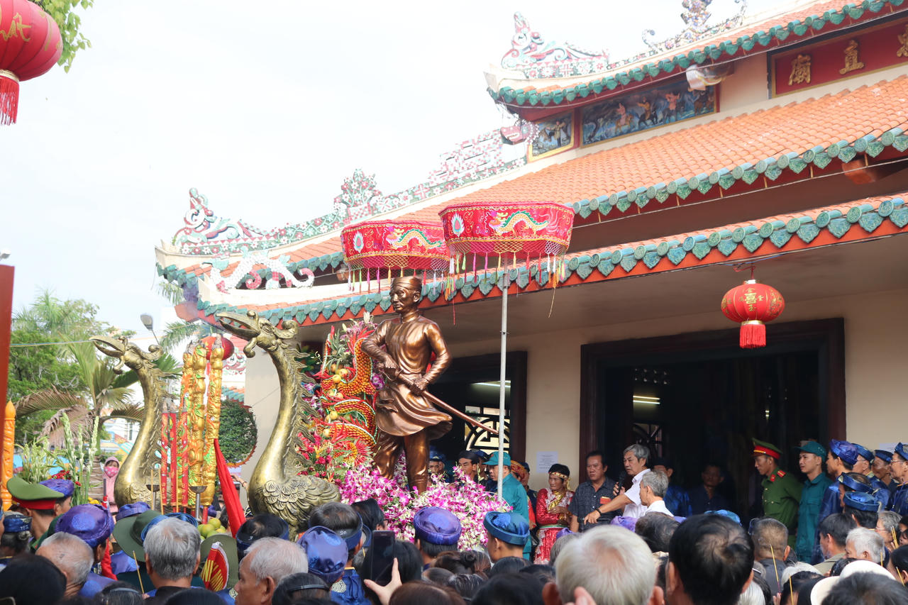 Tưng bừng lễ hội Đình thần Nguyễn Trung Trực