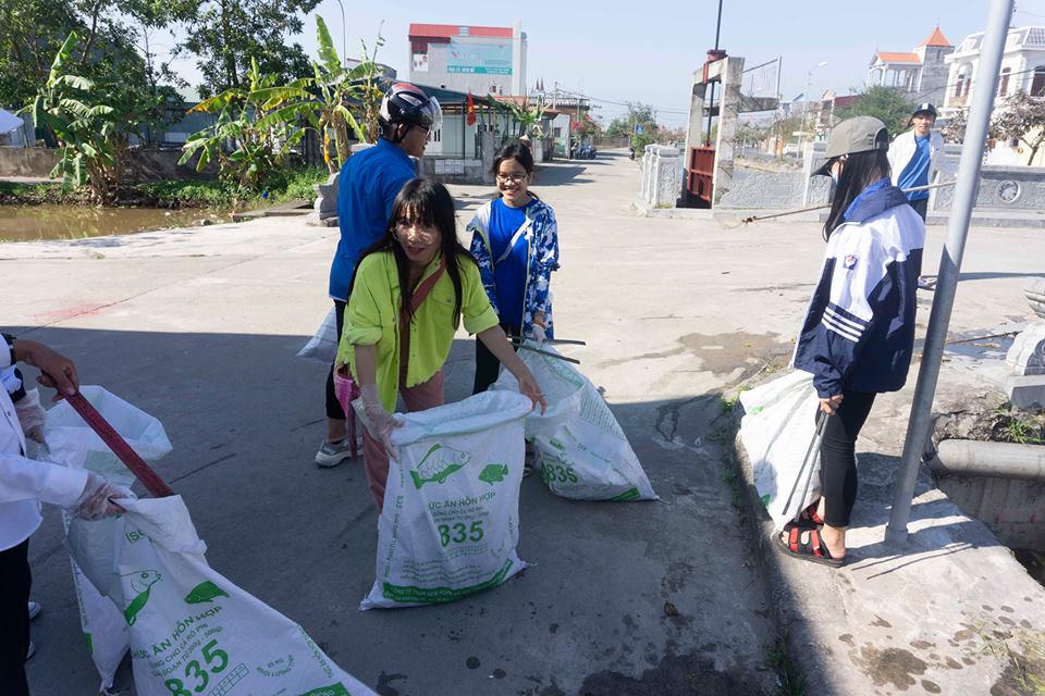 Thủy “rác” và hành trình đạp xe xuyên Việt bảo vệ môi trường 