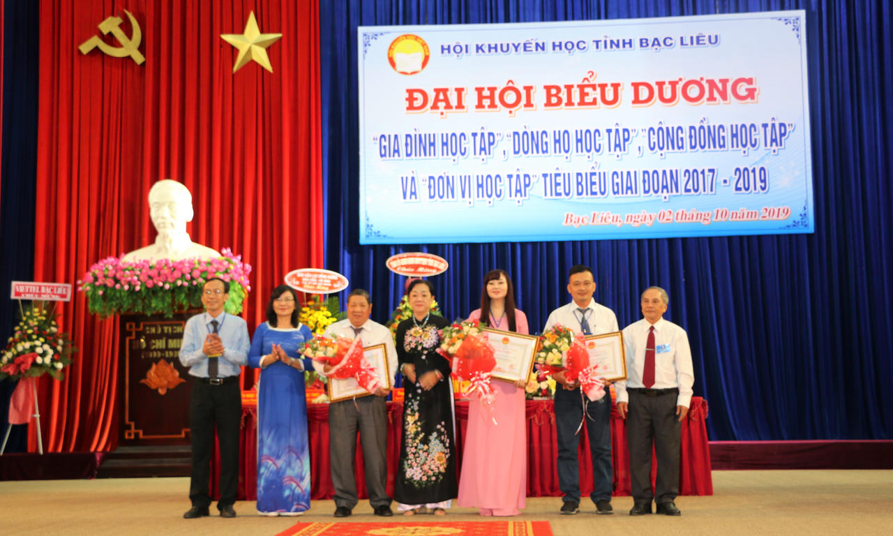 Tôn vinh những tấm gương tiêu biểu khuyến học, khuyến tài tỉnh Bạc Liêu 