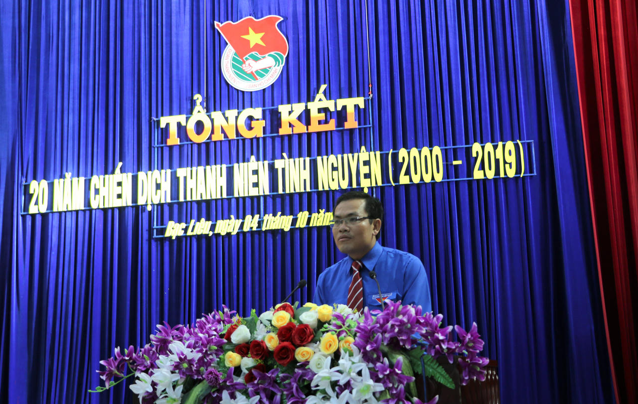 Thanh niên tình nguyện Bạc Liêu đắp đất hơn 4.000 km đường, vận động xây 100 cây cầu 