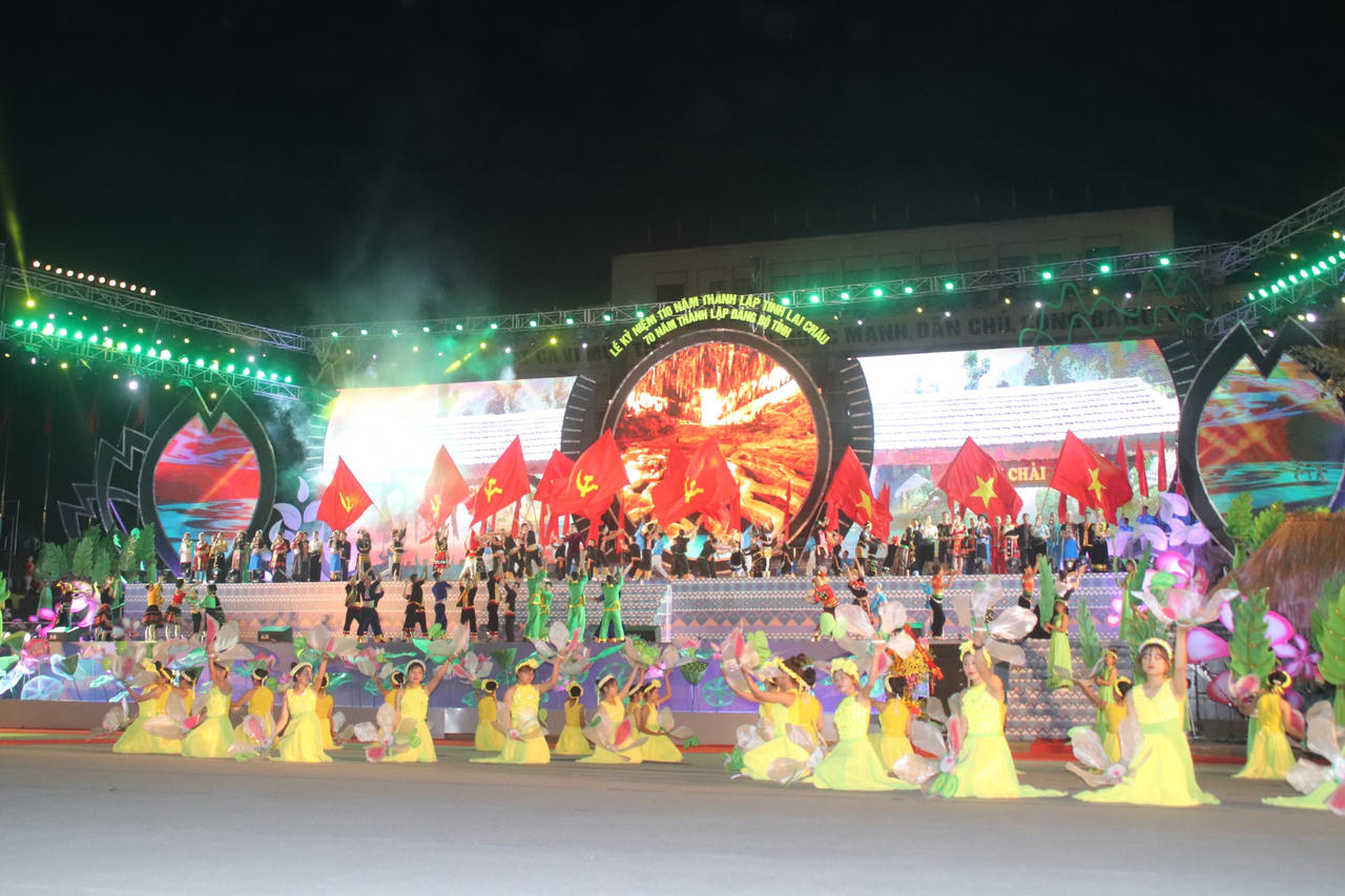 Lai Châu kỷ niệm 110 năm thành lập tỉnh và đón nhận Huân chương Độc lập hạng Nhất  